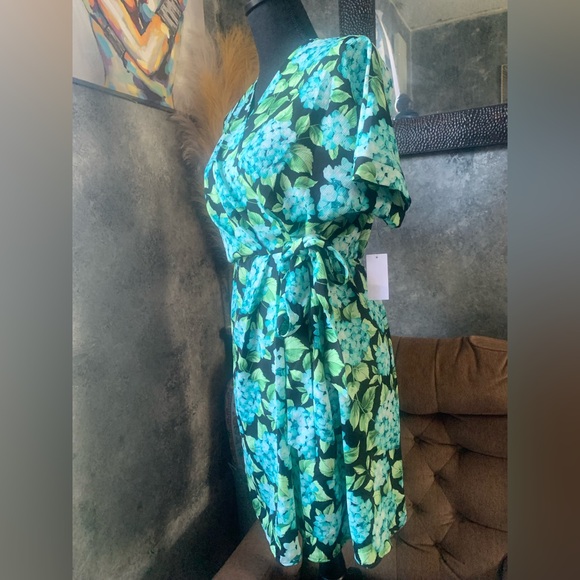 Jacklyn Smith Wrap Dress - Picture 9 of 9